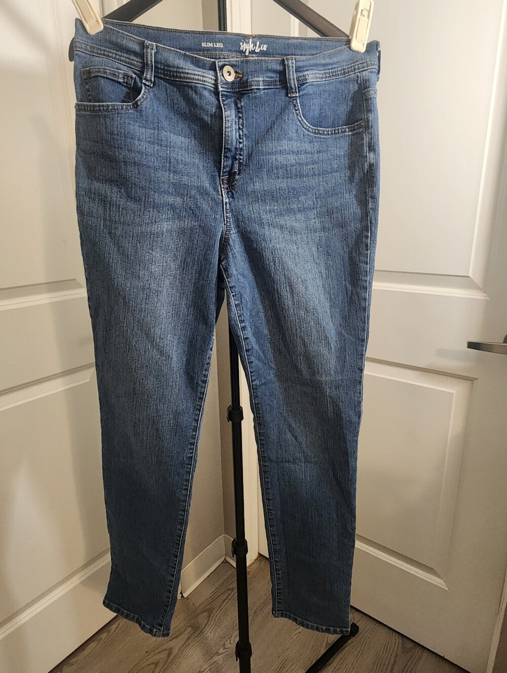 Style & Co Slim Leg Jeans Size 12 Medium Wash Stretch Denim